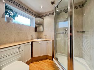 Bedroom One En suite- click for photo gallery